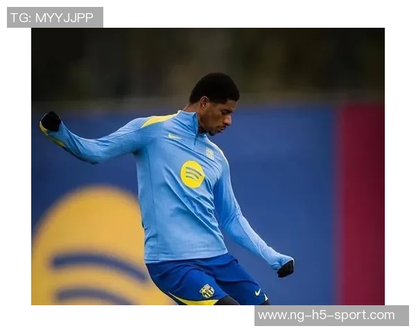 拉什福德在巴萨训练前意外离开甘伯体育城引发关注